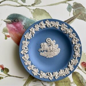 WEDGWOOD Vintage Chariot Jasperware Small Dish Plate Collectible  4.5" x 4.5"